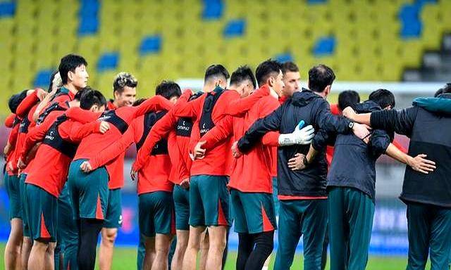 集结日葡超焦点战，上海申花完成体检，赛场秩序良好，资深球员宣示担当的简单介绍爱游戏官网